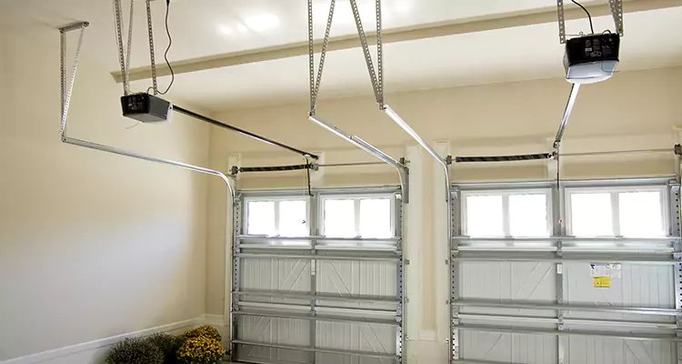 Residential Emergency Garage Door Repair in Riverview, FL