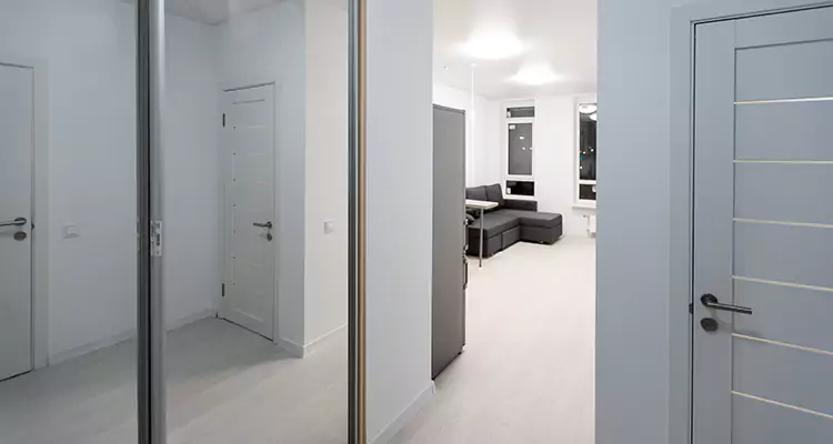 Modern Mirrored Closet Doors Repair in Riverview, FL